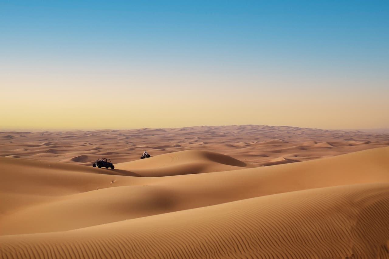 Turismo en el desierto de Dubái: Safaris, actividades y campamentos beduinos